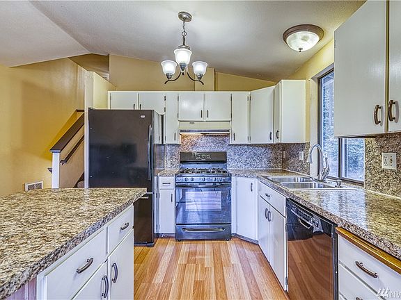 5th image of 3955 Fischer Park Ave NE