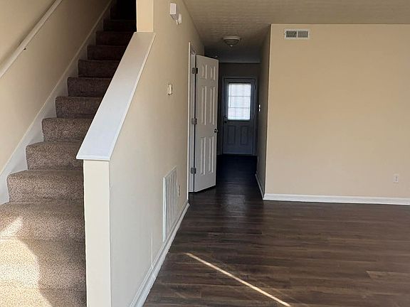 2nd image of 531 Lost Cir APT B