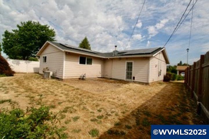 2nd image of 1332 Thompson Rd