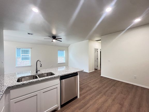 5th image of 11409 University Dr