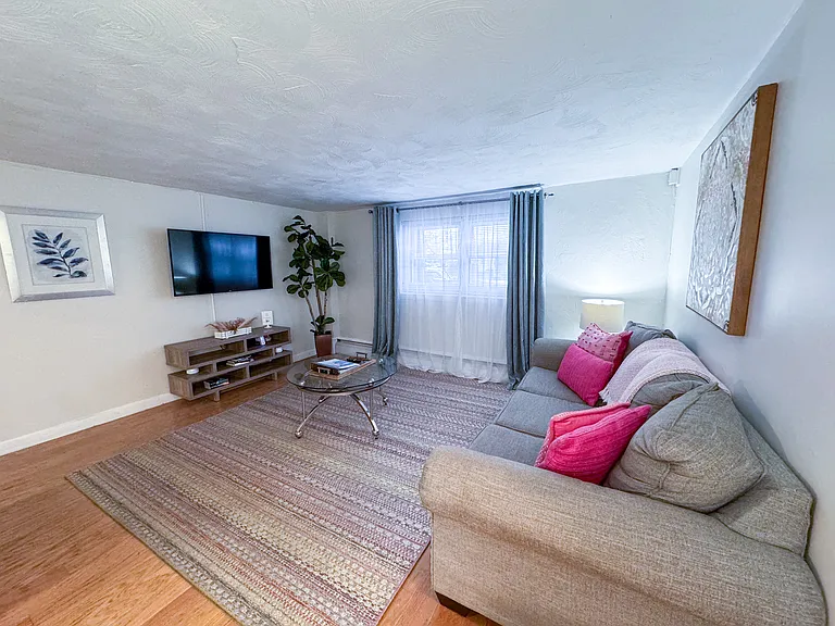 79 Chestnut St #2B — Photo 2
