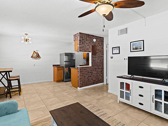 5th image of 215 Circle Dr APT 18