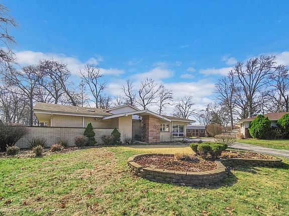 3rd image of 6309 Lakewood Ct