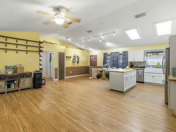 4th image of 408 Etheredge St