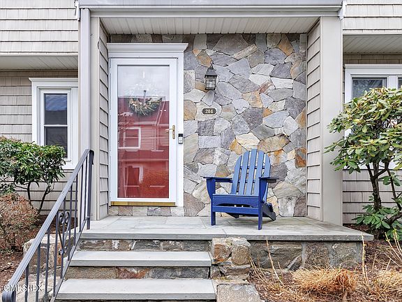 3rd image of 5 Glen St APT 204