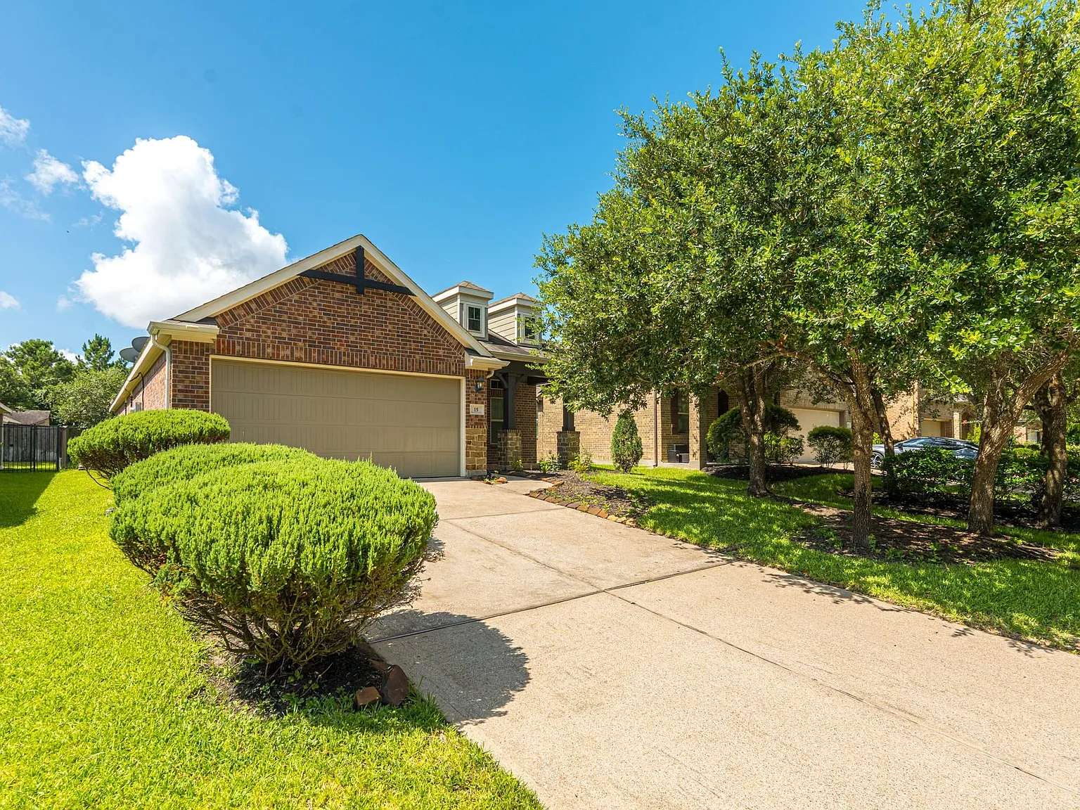 3 bed, 2.0 bath, 1624 sqft, $2,550 — Photo 2