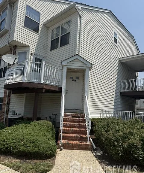 778 Harbortown Blvd — Photo 9