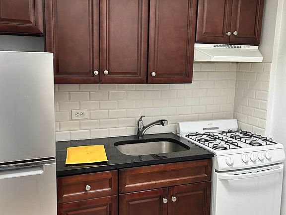 3rd image of 1201 Lexington Ave APT 1A