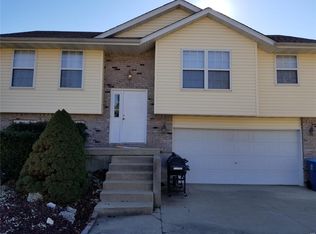 520 Gilbert Dr, Edwardsville, IL 62025