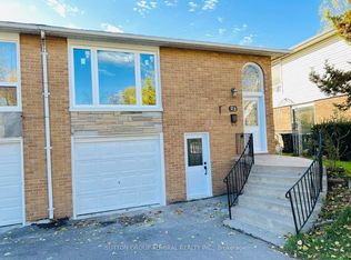 23 Hildenboro Sq, Toronto, ON M1W 1Y2