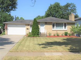142 Clearfield Dr, Williamsville, NY 14221