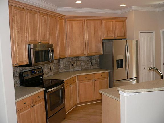 2nd image of 506 NW Waverly Cir