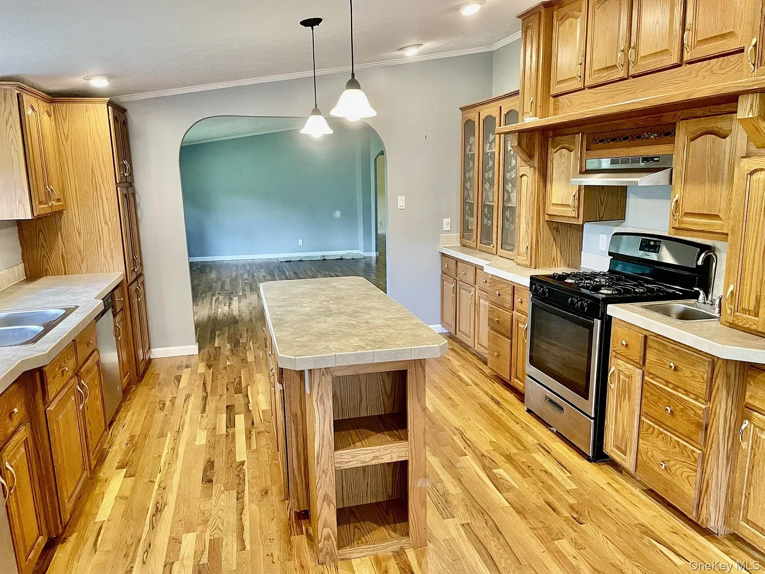 3 bed, 2.0 bath, 2128 sqft, $2,800 — Photo 4