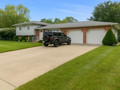 613 Dogwood Dr, Trail Creek, IN, 46360