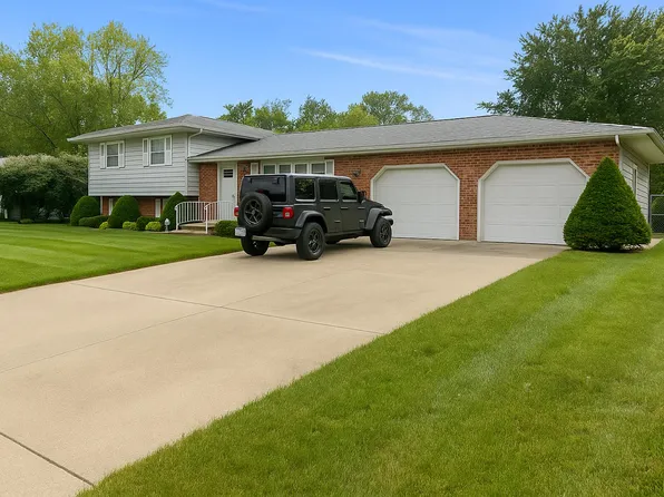 613 Dogwood Dr, Trail Creek, IN 46360