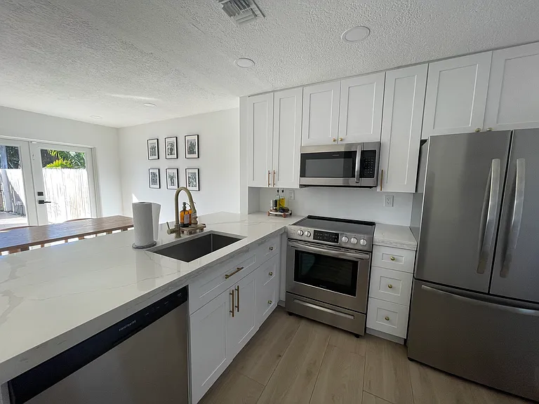 10916 SW 37th Ter — Photo 6