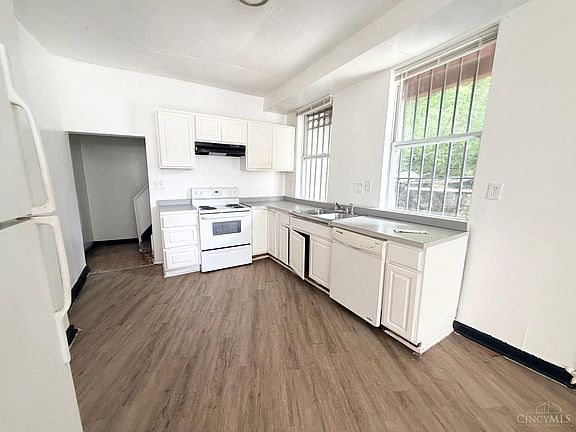 3rd image of 252 Renner St