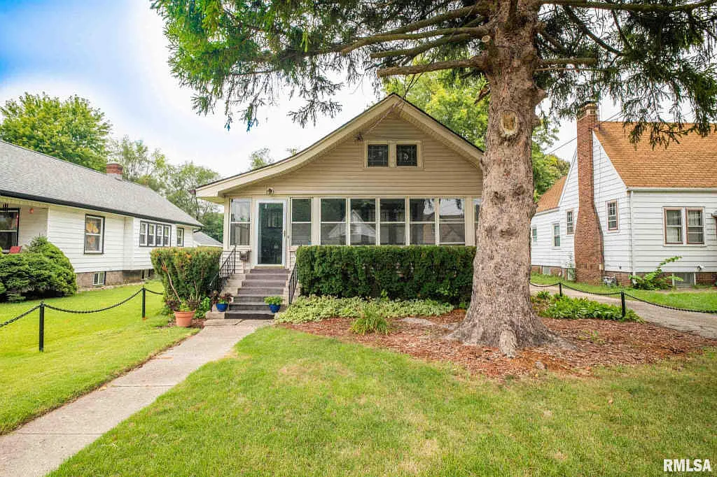 2025 W Ayres Ave photo 1