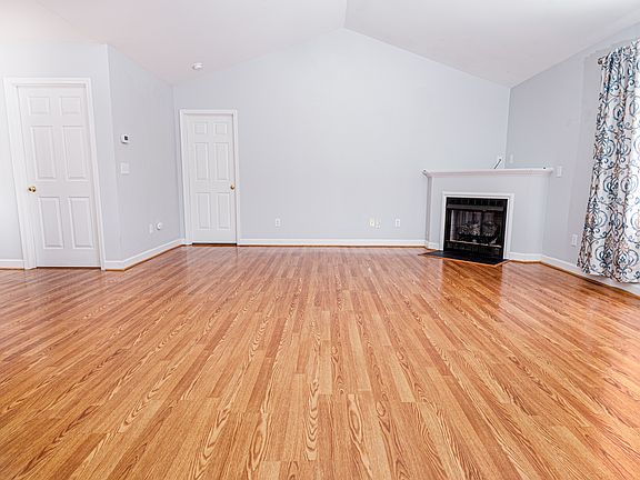 5th image of 118 Monterey Cir