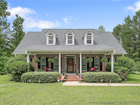 5387 Clubhouse Ln, Hope Mills, NC 28348