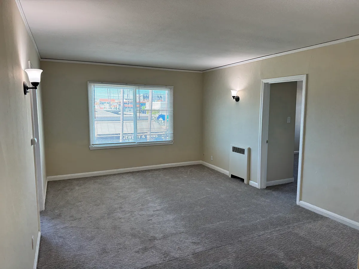 Building Photo - 105 La Cruz Ave #11