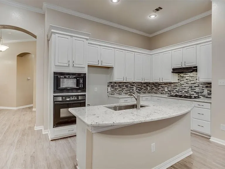 4513 Rock Creek Ln — Photo 9