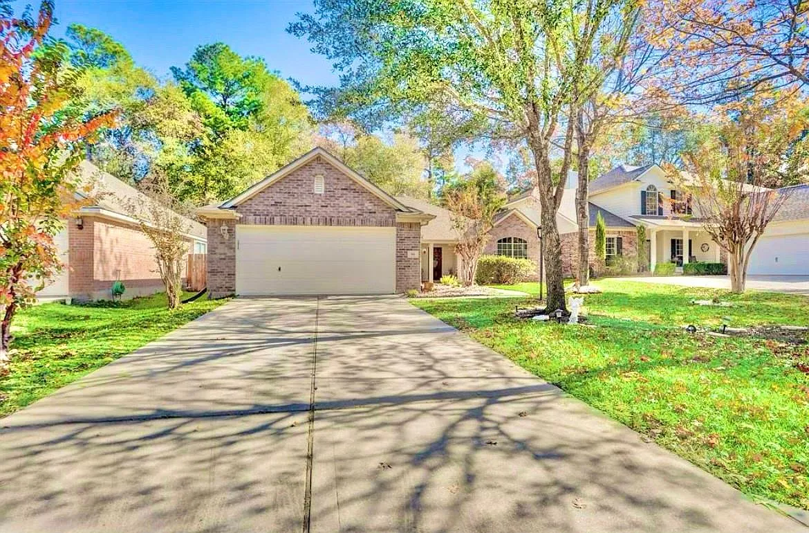 3 bed, 2.0 bath, 2351 sqft, $2,600 — Photo 2