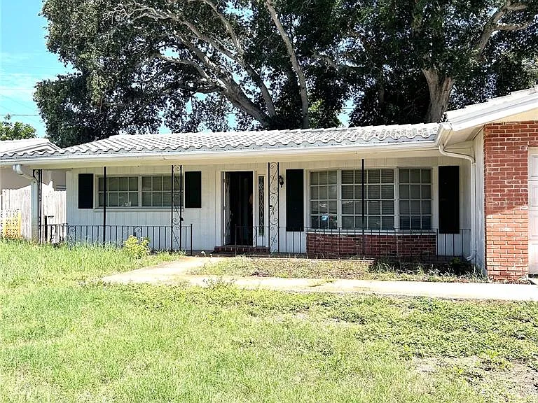 2152 Greenbriar Blvd — Photo 1
