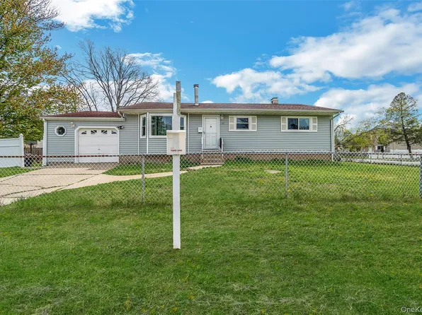 206 Prospect Place, Bay Shore, NY 11706