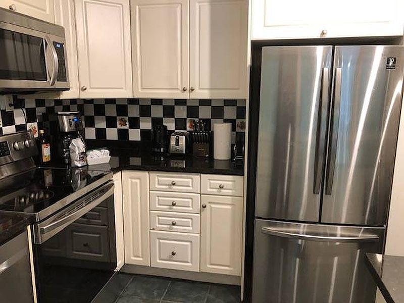 West Vancouver Apartment for rent - 2 Bedrooms — photo 7