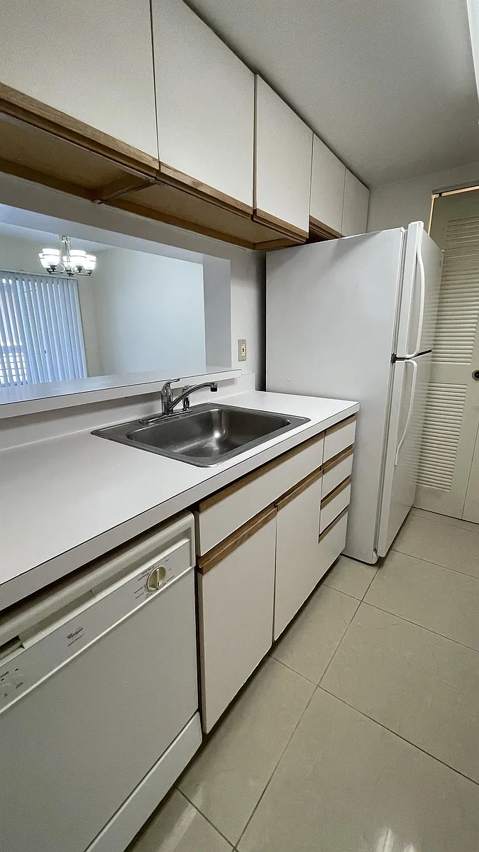 Building Photo - 9833 Westview Dr #824