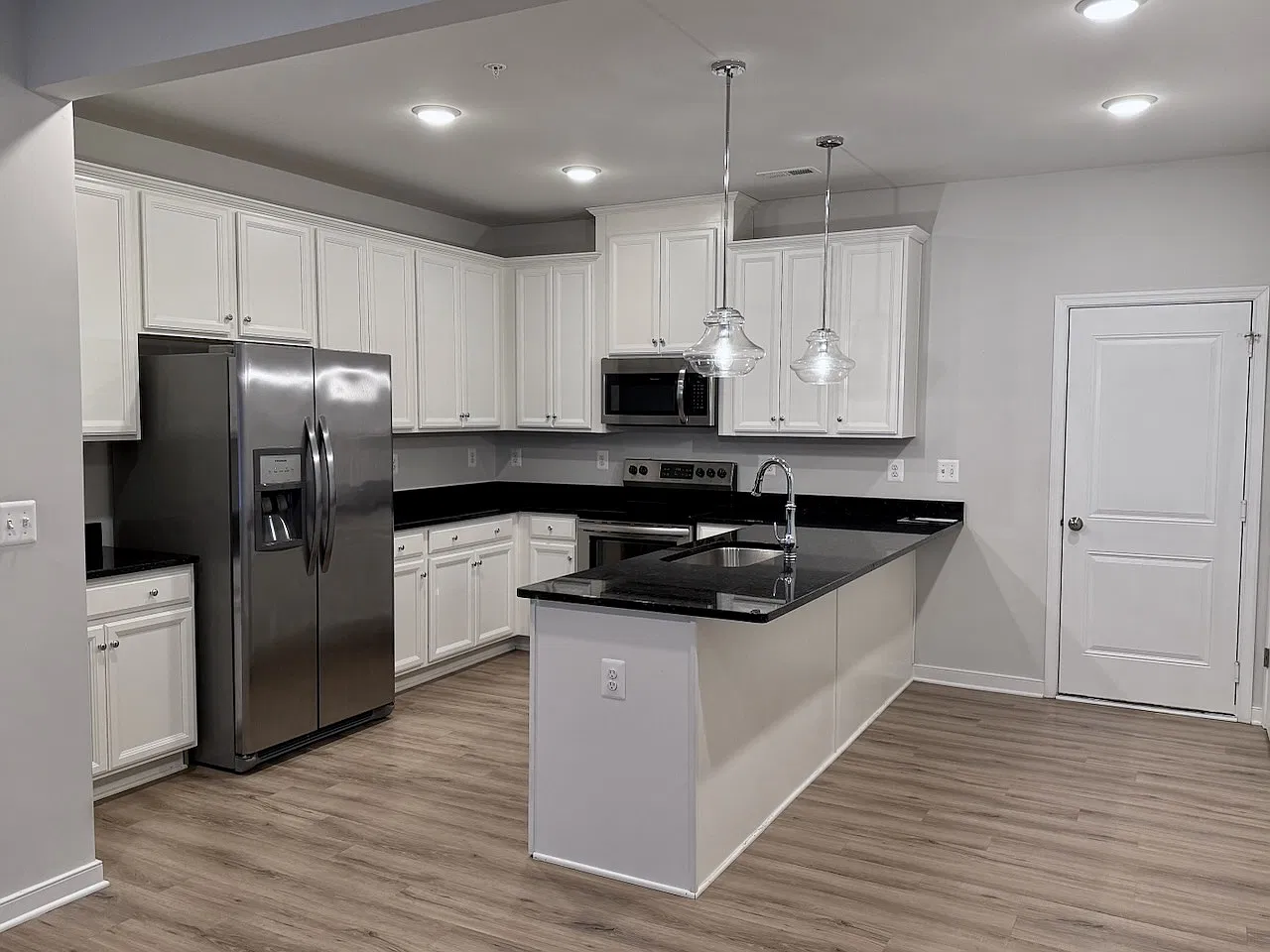 3 bed, 2.5 bath, 1524 sqft, $2,250 — Photo 1