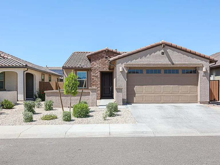 8924 W Bethany Heights Dr — Photo 2