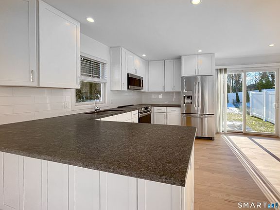 4th image of 59 Vitti St