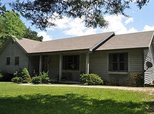 24 Holly Dr, Pikeville, KY 41501