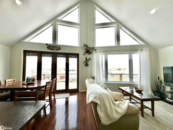 3155 Indian Point Dr, Ellston, IA 50074