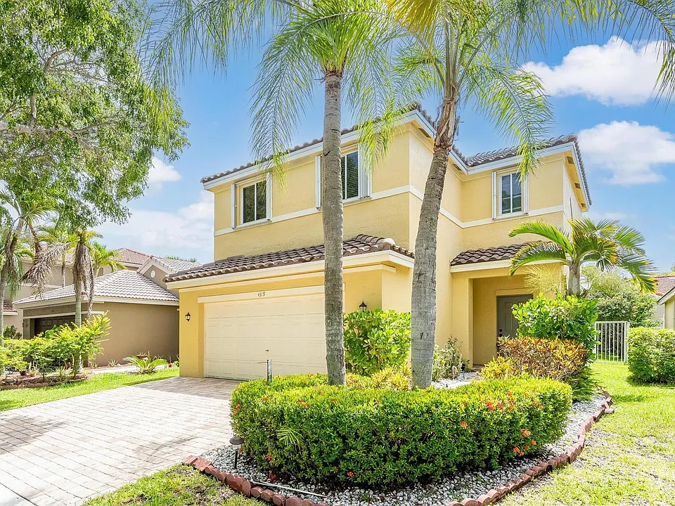 4319 Greenbriar Ln