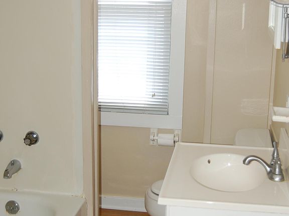 Full bathroom #1 off kitchen