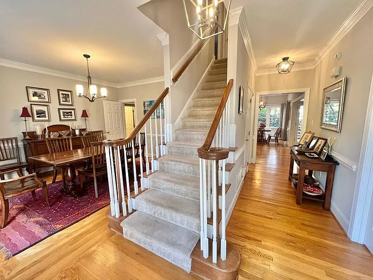 9105 Kirkhill Dr — Photo 2