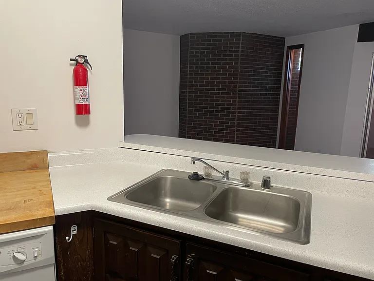 Huge Nob Hill 1 Bedroom w/ Garage, Storage, Ref. Air, & Updates — Photo 10