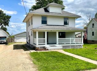 401 3rd St, Low Moor, IA 52757