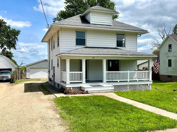 401 3rd St, Low Moor, IA 52757