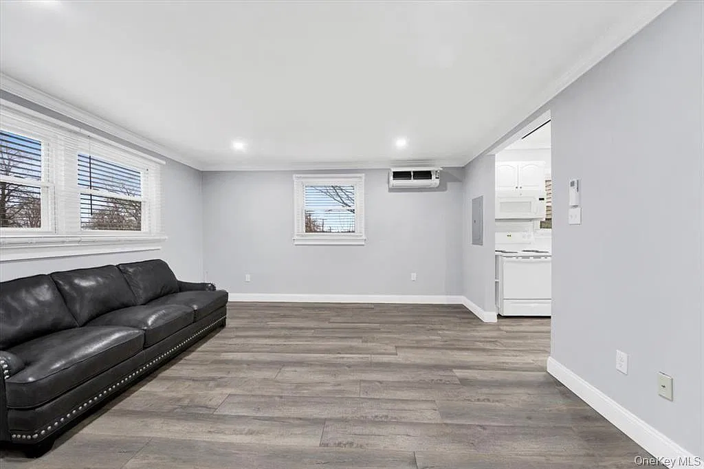 2 bed, 1.0 bath, 700 sqft, $2,800 — Photo 4