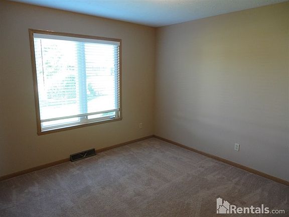 5th image of 516 Santolina Dr