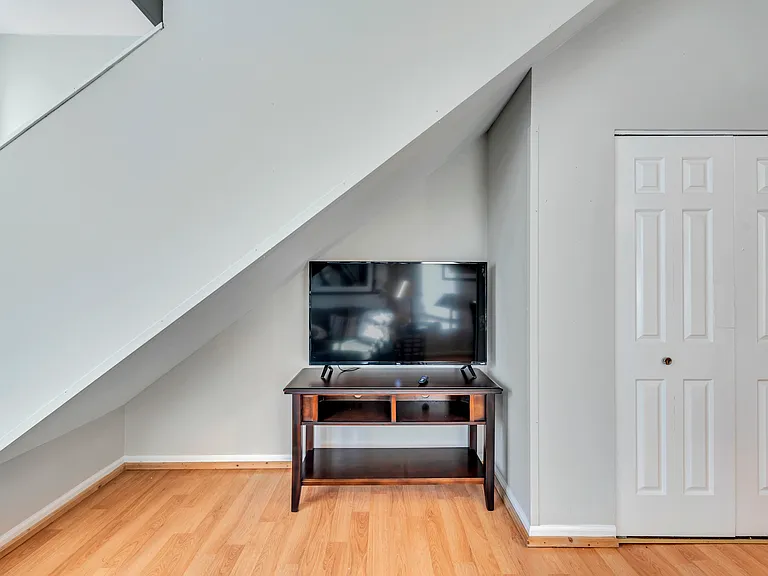 715 Barton St #715A — Photo 8