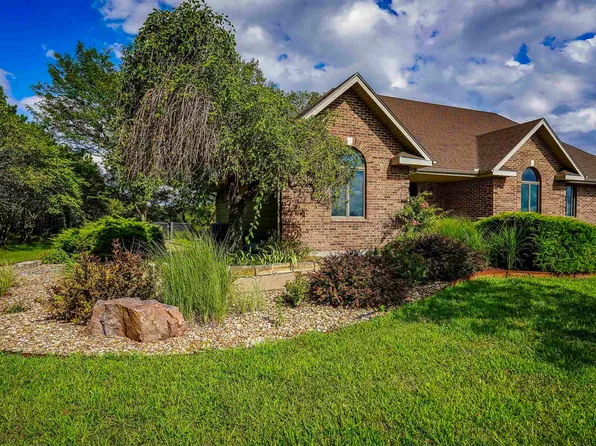 24250 Q4 Rd, Holton, KS 66436
