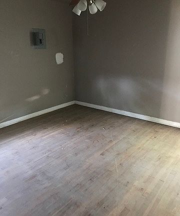 5th image of 803 Pennystone Ave