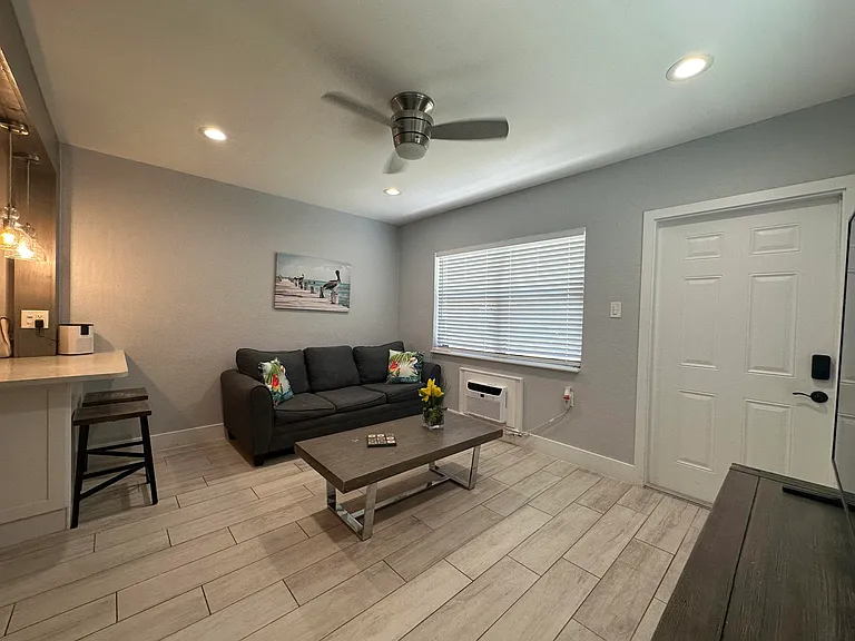 119 Sunrise Ave #A — Photo 3