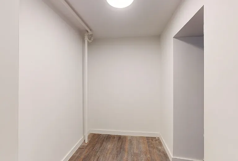 253 E Broadway #1G — Photo 4
