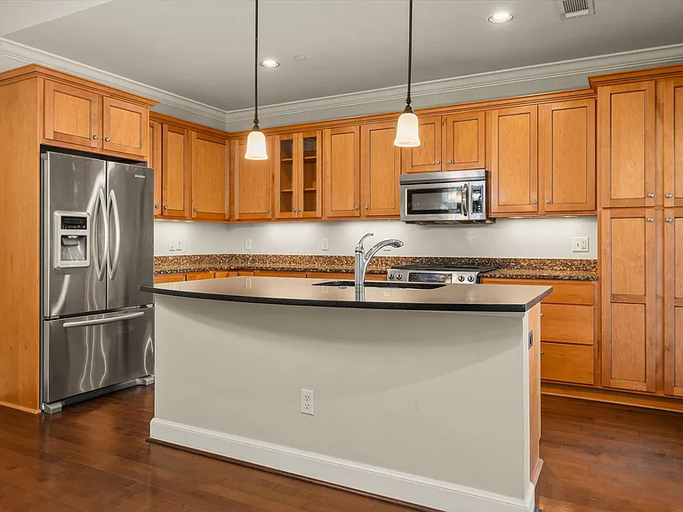 205 N Geary Ave — Photo 12
